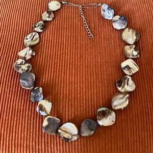 Chic Shell Necklace in Brown and Cream